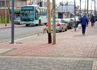 La calle 159 es mano única en su tramo entre 54 y 55 (avenida Bemberg)