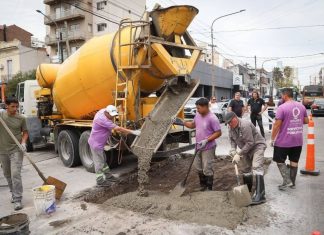 Se realizan intensos trabajos de bacheo en hormigón en el centro de Quilmes