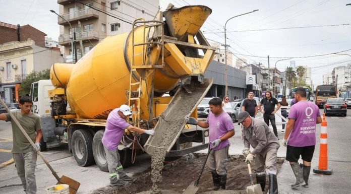 Se realizan intensos trabajos de bacheo en hormigón en el centro de Quilmes