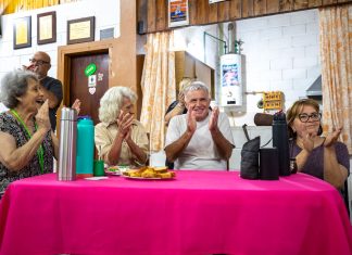 Carlos Balor visitó el centro de jubilados “Corazones Alegres”