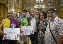 Emotivo reconocimiento a comparsas del distrito por su aporte cultural al carnaval