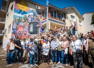 Mayra y Mieri descubrieron mural y placa en el ex Pozo de Quilmes