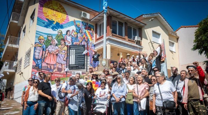 Mayra y Mieri descubrieron mural y placa en el ex Pozo de Quilmes