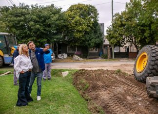 Fabiani y Eichel supervisaron el funcionamiento de nueva maquinaria vial en los barrios