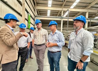 Cascallares y Cuattromo recorrieron la empresa Barbieri en el Parque Industrial