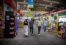 El municipio entregó el certificado de habilitación a la Distribuidora Maxi Ofertas