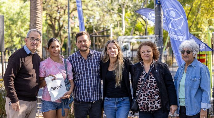 El municipio entregó anteojos a vecinos del distrito