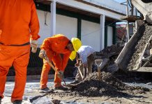 Avanzan las obras de pavimento de 13 cuadras con fondos 100% municipales, en los barrios Iapi y La Loma de Bernal Oeste