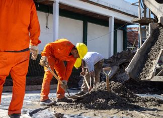 Avanzan las obras de pavimento de 13 cuadras con fondos 100% municipales, en los barrios Iapi y La Loma de Bernal Oeste