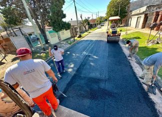 El municipio avanza con pavimentos, bacheos y mejorados en barrios y localidades del distrito