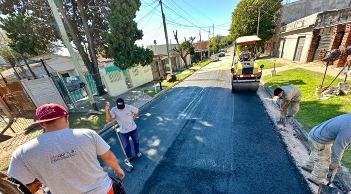 El municipio avanza con pavimentos, bacheos y mejorados en barrios y localidades del distrito
