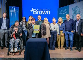 Cascallares, Fabiani y Eichel, acompañaron a 184 familias que firmaron su escritura