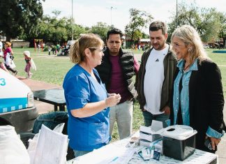 Fabiani y Eichel recorrieron el operativo “Tu Caps en Casa” en Glew