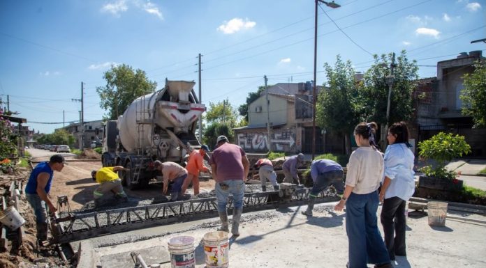 Avanzan las obras de pavimento en el barrio La Resistencia de Ezpeleta Oeste