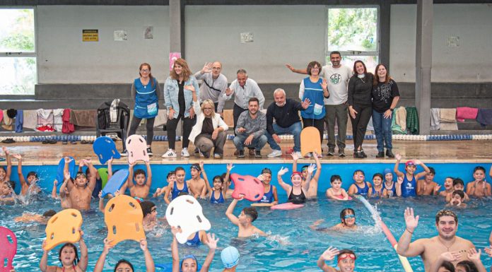 Fabiani y Eichel acompañaron en el natatorio municipal a chicos que participan del programa “Todos al Agua”