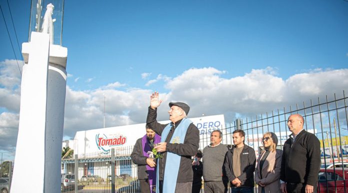 Monseñor Lugones entronizó imagen de la virgen de Luján en el viaducto Papa Francisco