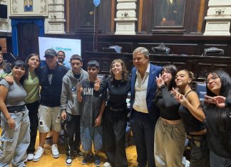 Estudiantes del distrito visitaron la Legislatura bonaerense y la República de los Niños