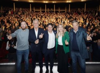 Kicillof encabezó acto del PJ en el Teatro Podestá de La Plata