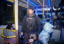 La Policía bonaerense profundiza en Brown controles preventivos arriba de colectivos