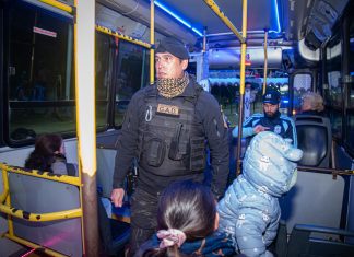 La Policía bonaerense profundiza en Brown controles preventivos arriba de colectivos