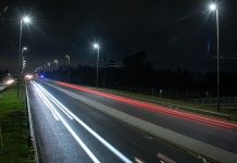 El municipio coloca más luces Led en un tramo de la avenida Monteverde y sus colectoras