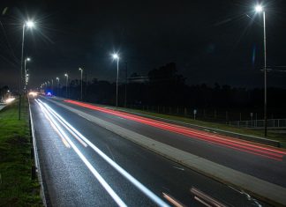 El municipio coloca más luces Led en un tramo de la avenida Monteverde y sus colectoras