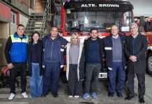 Emotivo homenaje del municipio a los bomberos voluntarios de Brown