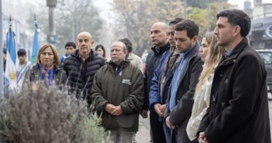 Emotivo homenaje del municipio a heroes del distrito caídos en Malvinas
