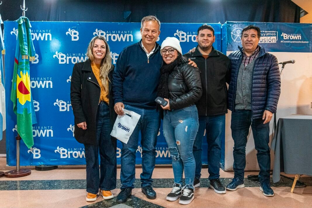 Operativo gratuito oftalmológico para chicos, adolescentes y adultos de Brown Operativo gratuito oftalmológico para chicos, adolescentes y adultos de Brown