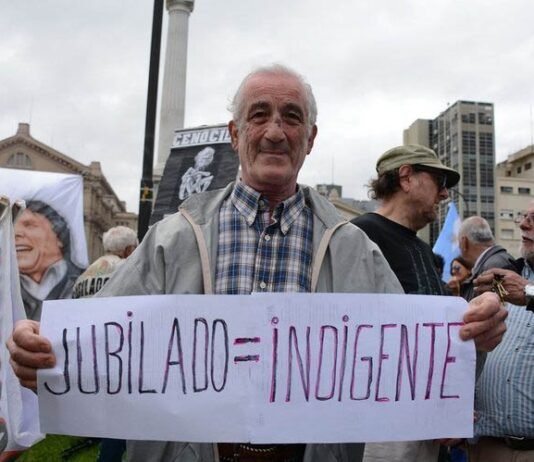 El poder adquisitivo de los jubilados por el piso: si el bono hubiera respetado el IPC hoy llegaría a $220.000