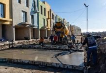 Continúan las obras de 28 viviendas en el barrio La Odisea de Quilmes Oeste