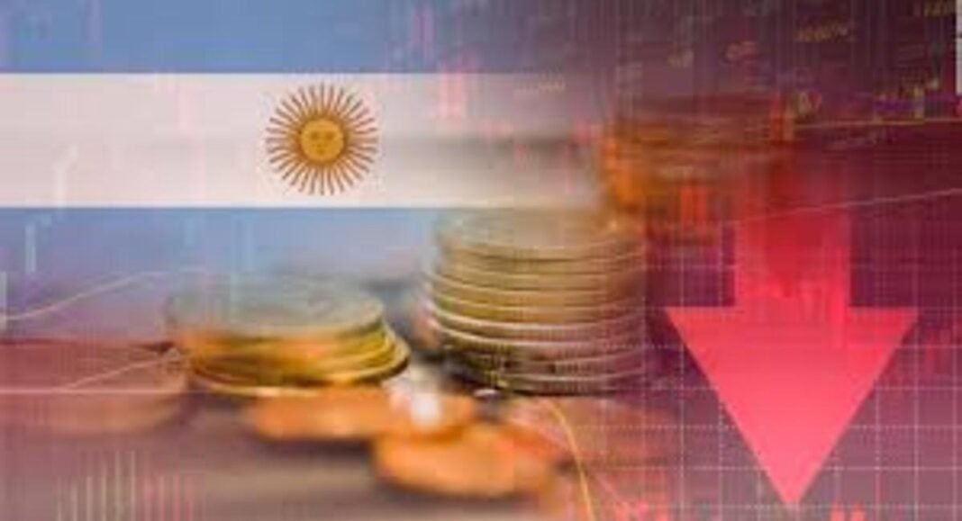 Crisis económica: el 84% de los argentinos achicó gastos y el 75% no llega a fin de mes Crisis económica: el 84% de los argentinos achicó gastos y el 75% no llega a fin de mes