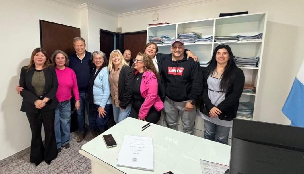 Cascallares acompañó en la firma de su escritura a familias de Longchamps, Glew, Burzaco, Mármol y Don Orione Cascallares acompañó en la firma de su escritura a familias de Longchamps, Glew, Burzaco, Mármol y Don Orione