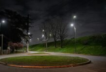 Brown avanza con la instalación de nuevas luces LED en las colectoras de ruta 4