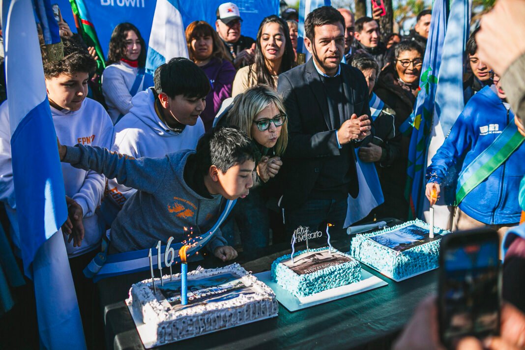 El municipio celebró el 116° aniversario de Longchamps, localidad que crece sumando obras históricas El municipio celebró el 116° aniversario de Longchamps, localidad que crece sumando obras históricas
