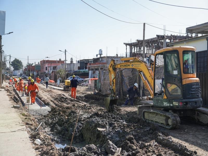 Avanzan las obras de saneamiento del municipio en el barrio “El Paredón” Avanzan las obras de saneamiento del municipio en el barrio “El Paredón”