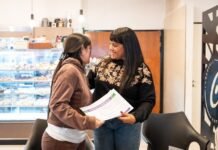Entregan la habilitación a comercio gastronómico junto a 41 carnets de manipulación segura de alimentos