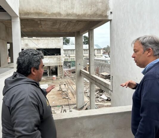 Cascallares recorrió avances del nuevo edificio de la secundaria 26 de Glew