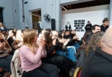 Se graduó la primera camada de profesionales de la salud de las residencias municipales de La Matera y Don Bosco