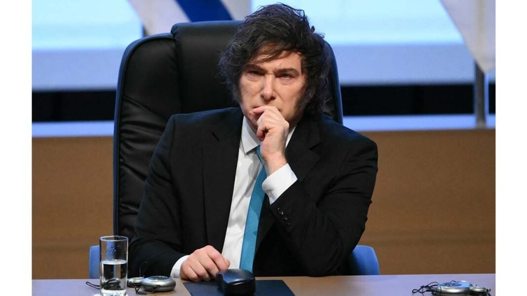 Encuesta: 65% desaprueba la gestión de Milei y seis de cada diez votarían un cambio de gobierno en 2027 Encuesta: 65% desaprueba la gestión de Milei y seis de cada diez votarían un cambio de gobierno en 2027