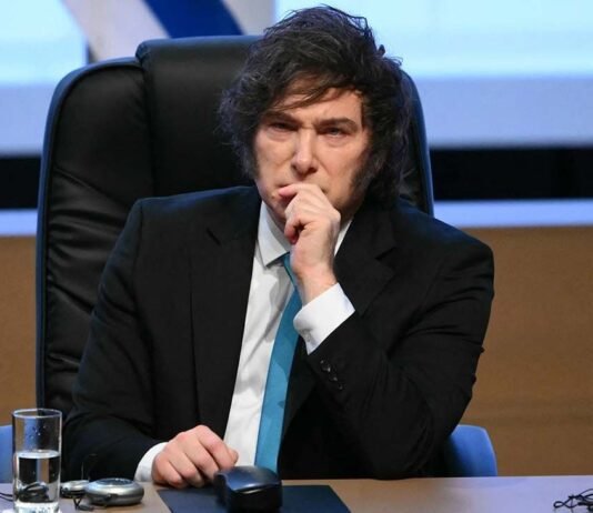 Encuesta: 65% desaprueba la gestión de Milei y seis de cada diez votarían un cambio de gobierno en 2027