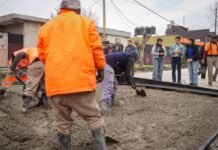 Mayra Mendoza y Eva Mieri recorrieron la obra de 17 cuadras de nuevos asfaltos en Villa La Florida