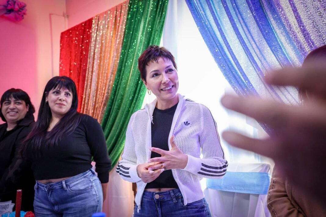 Ezpeleta: Mayra y Mieri participaron de la celebración por el 30º aniversario de la Comunidad Tinkunaku Ezpeleta: Mayra y Mieri participaron de la celebración por el 30º aniversario de la Comunidad Tinkunaku
