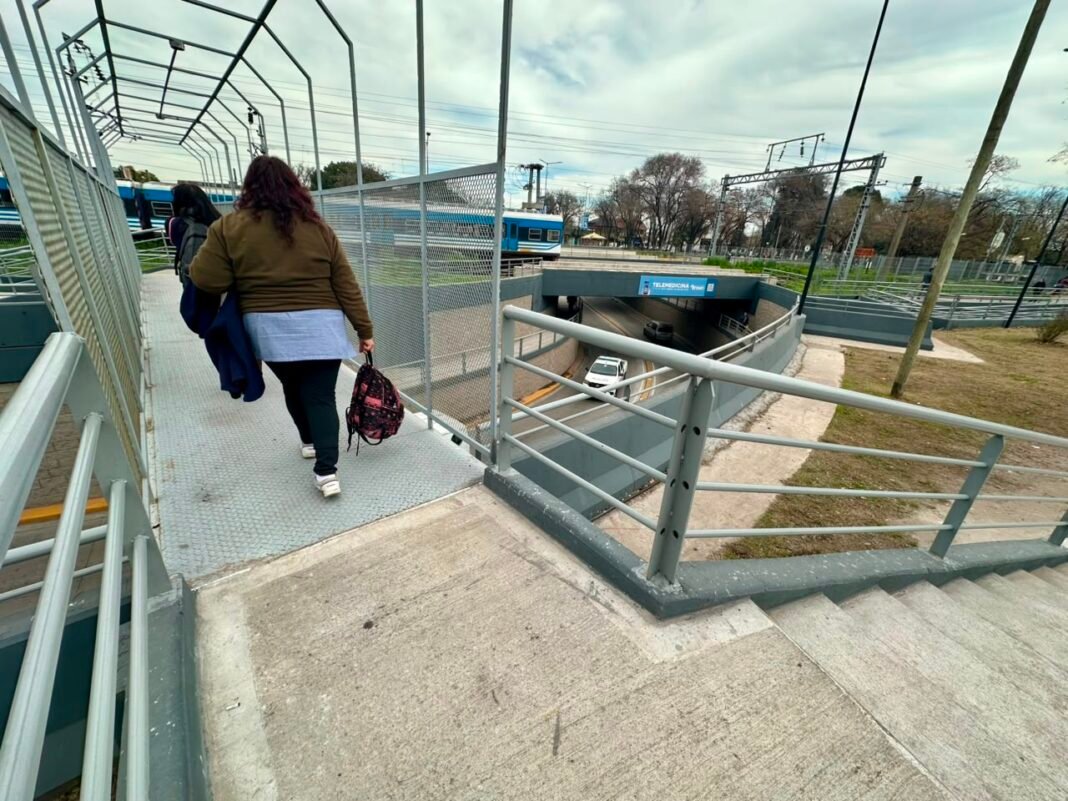 Habilitaron el puente peatonal del paso bajo nivel de Calzada que mejora la conectividad Habilitaron el puente peatonal del paso bajo nivel de Calzada que mejora la conectividad
