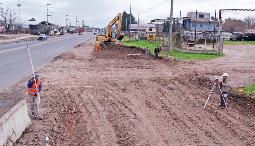 Brown avanza junto a la provincia con la construcción de nuevas colectoras sobre la ruta 4 Brown avanza junto a la provincia con la construcción de nuevas colectoras sobre la ruta 4