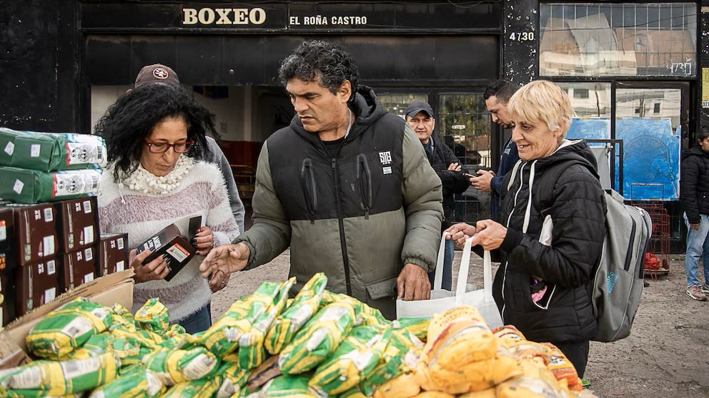 “Roña” Castro: “antes les dábamos de comer a los chicos, ahora les damos a los padres, las madres y los abuelos” “Roña” Castro: “antes les dábamos de comer a los chicos, ahora les damos a los padres, las madres y los abuelos”