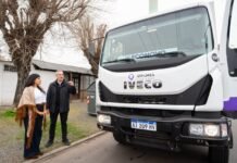 El municipio de Quilmes sumó un nuevo camión de carga lateral e inició el plan de contenerización en Ezpeleta