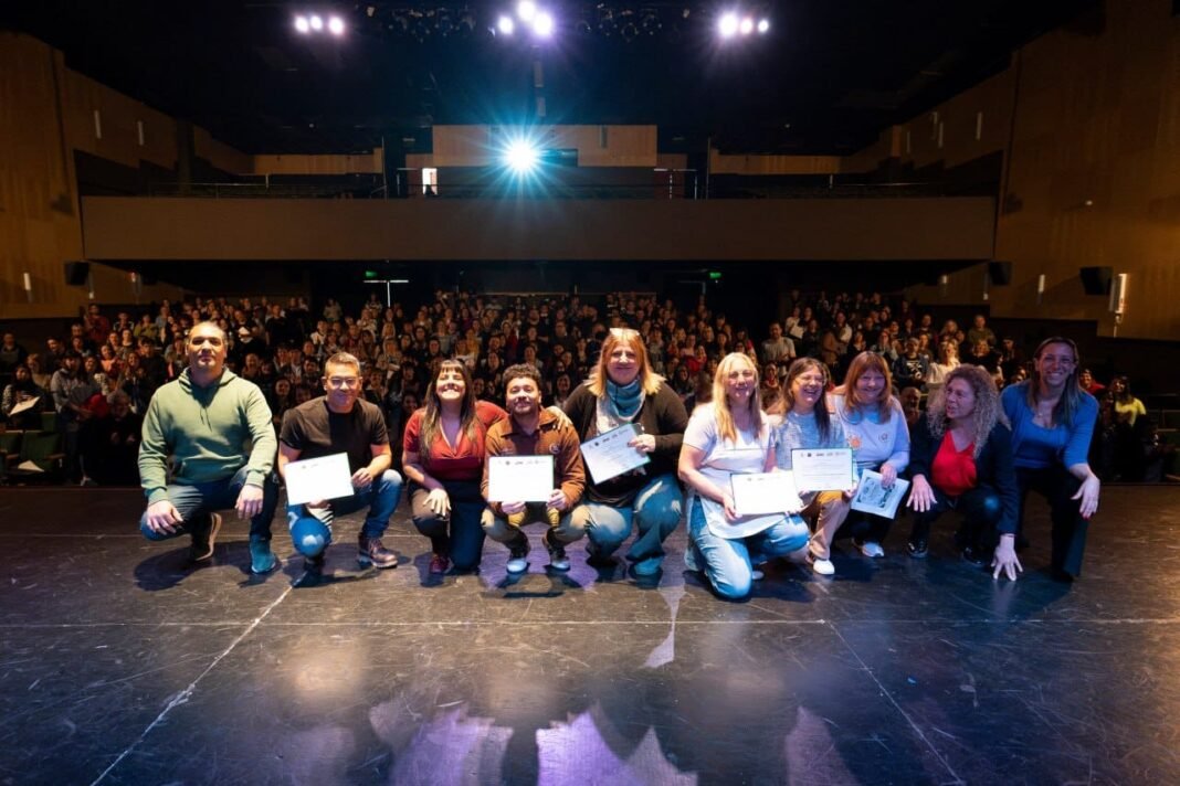 Programa Quilmes Coopera 2026: el municipio entregó subsidios a 156 escuelas Programa Quilmes Coopera 2026: el municipio entregó subsidios a 156 escuelas