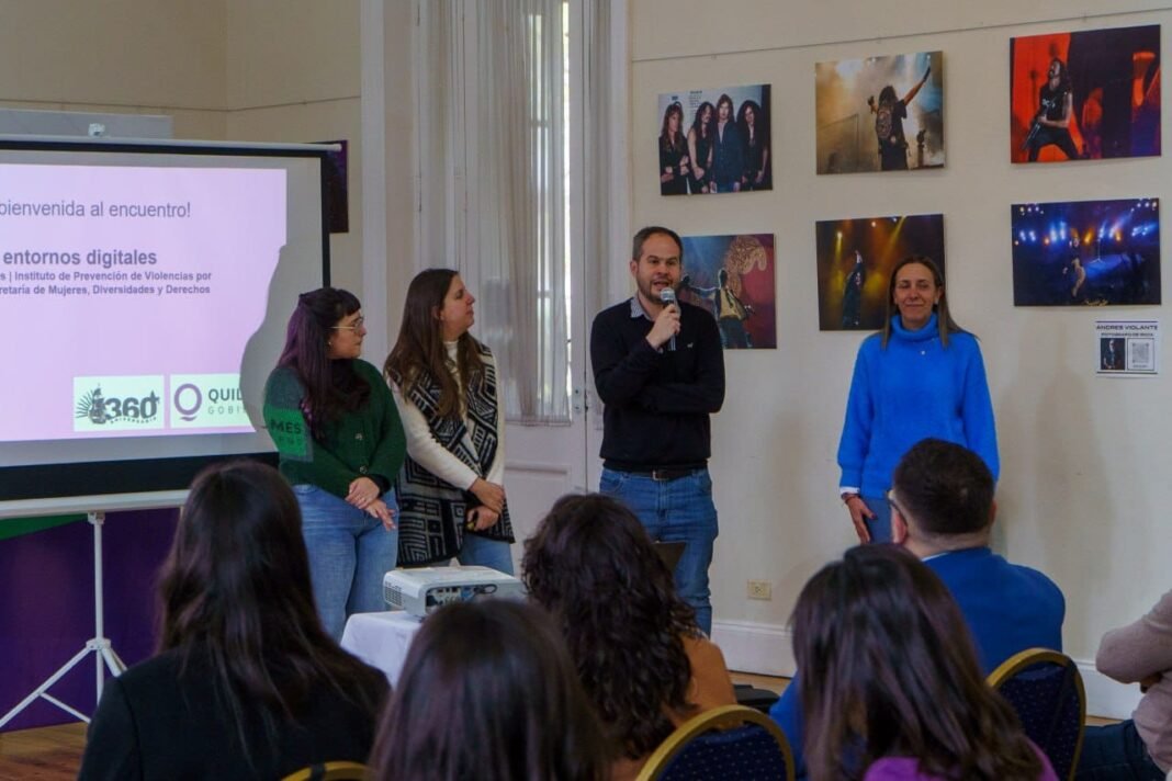 Se realizó la primera jornada de formación en ciudadanía y entornos digitales para docentes y municipales Se realizó la primera jornada de formación en ciudadanía y entornos digitales para docentes y municipales