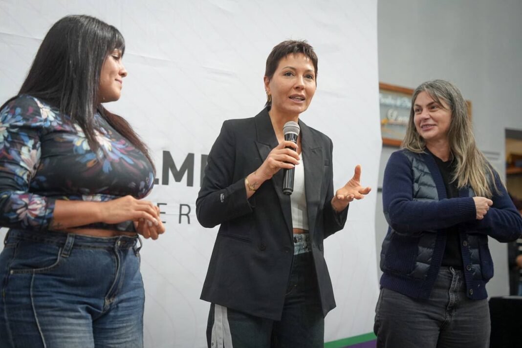 Mayra y Mieri entregaron 200 protectores auditivos en el marco del “día provincial del autismo” Mayra y Mieri entregaron 200 protectores auditivos en el marco del “día provincial del autismo”